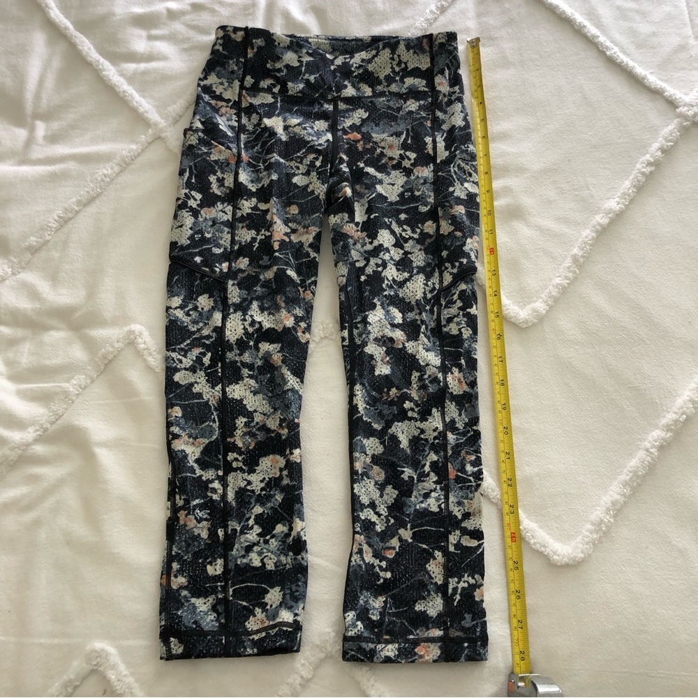 Lululemon, gently used cropped yoga pant.